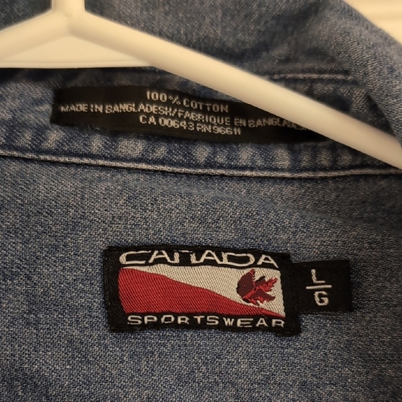 Vintage Casual Button Down Shirt with Relaxed Fit - Picture 2 of 4